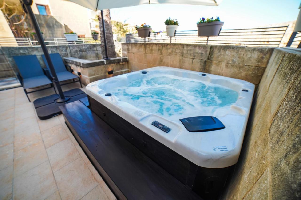 Harbour Views Duplex Maisonette With Jacuzzi Hot Tub Mgarr Exterior foto